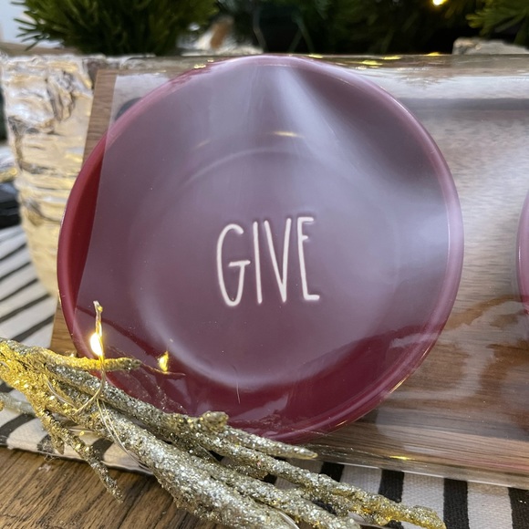 New in Box - Rae Dunn “GIVE, THANKS, LOVE” 4pc Tasting Bowl Set w/Wooden Tray - Picture 2 of 9